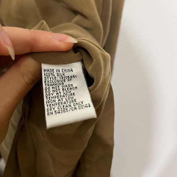 Peter Nygard 100% silk button-down - Picture 4 of 7